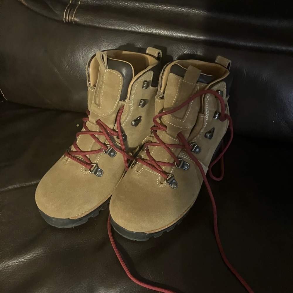 L.L. Bean leather women’s hiking boots size 8 genuine leather like new